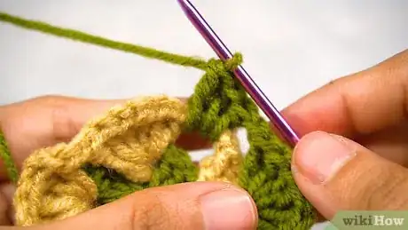 Imagen titulada Crochet a Baby Blanket Step 27