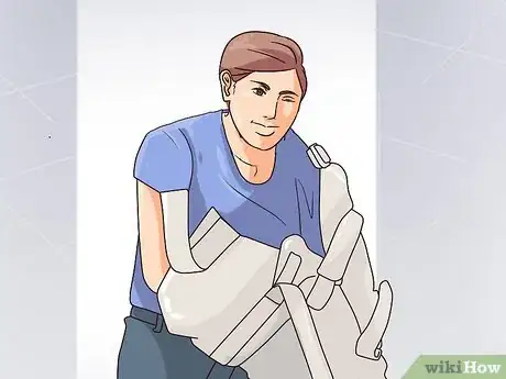 Imagen titulada Escape from a Straitjacket Step 10