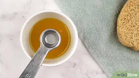 Imagen titulada Make Honey Lip Scrub Step 9