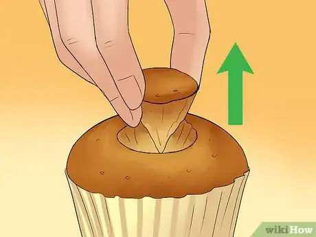 Imagen titulada Add Filling to a Cupcake Step 10