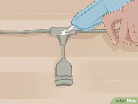 Imagen titulada Hang Christmas Lights Outside Without Nails Step 8