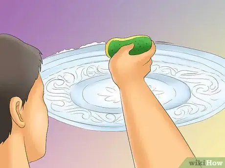 Imagen titulada Put Up a Ceiling Rose Step 10