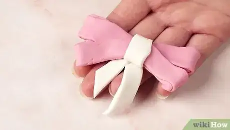 Imagen titulada Decorate with Fondant Step 10