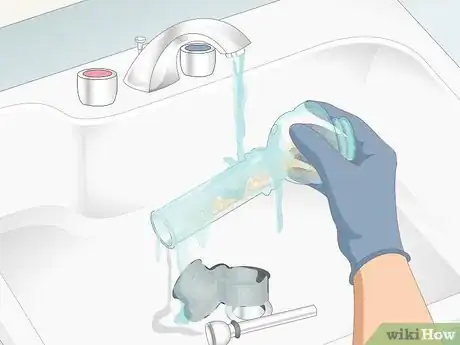 Imagen titulada Clean an Acrylic Bong Step 10