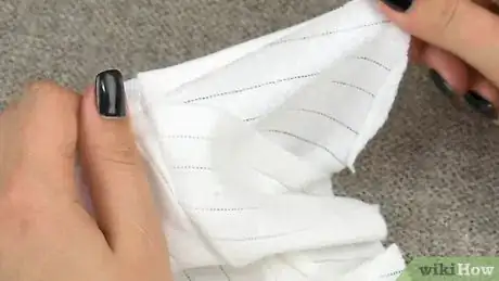 Imagen titulada Cut a Shirt Step 24