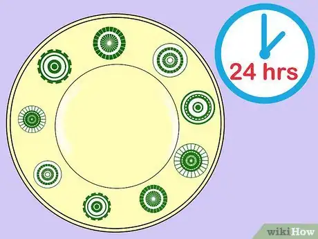 Imagen titulada Apply Waterslide Decals Step 21