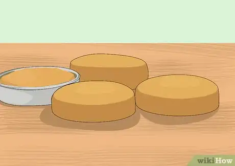 Imagen titulada Make a Minion Cake Step 11