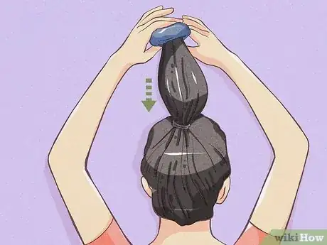Imagen titulada Do a Doughnut Bun Without a Doughnut Step 7