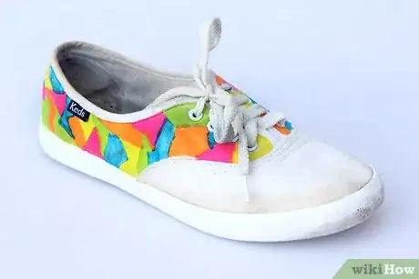 Imagen titulada Paint Shoes Step 16