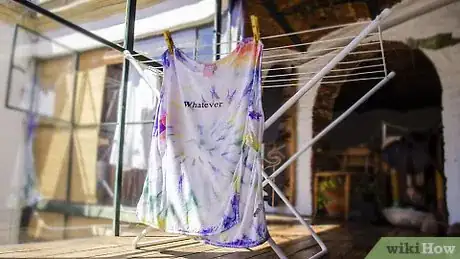 Imagen titulada Spiral Tie Dye Step 19