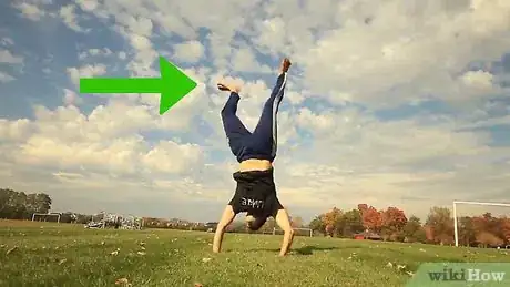 Imagen titulada Do a Round Off in Gymnastics Step 8