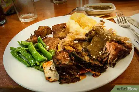 Imagen titulada Fill up a Buffet Plate Step 2