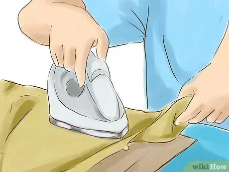 Imagen titulada Get Bubble Gum out of Clothes Step 12