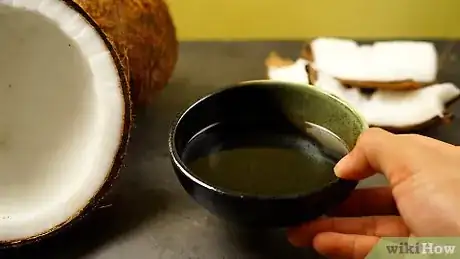 Imagen titulada Eat Coconut Step 11