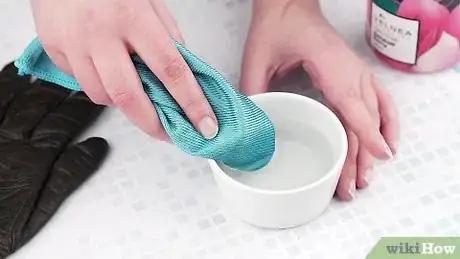 Imagen titulada Clean Leather Gloves Step 1