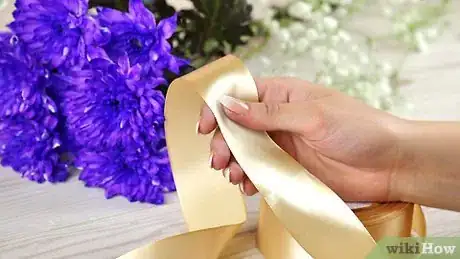 Imagen titulada Make a Wrist Corsage Step 1