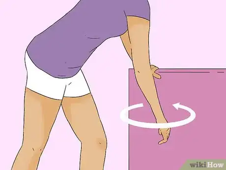 Imagen titulada Stretch Your Deltoids Step 6