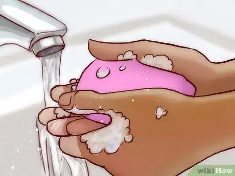 Imagen titulada Treat a Cut Lip Step 1