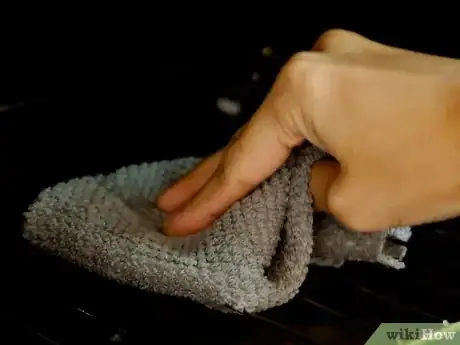 Imagen titulada Clean a Pizza Stone Step 14