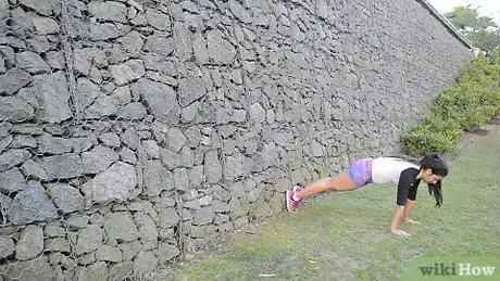 Imagen titulada Do a Handstand Step 14