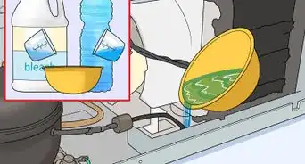 limpiar la bandeja de goteo de agua de un refrigerador