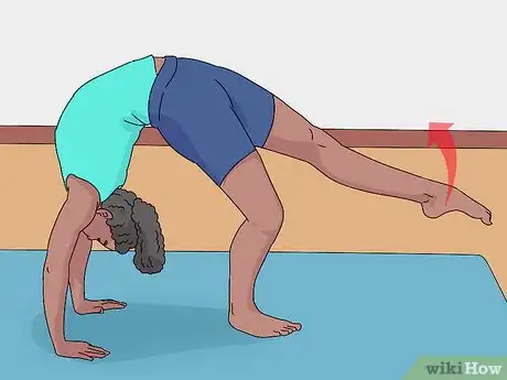 Imagen titulada Do a Backbend Kickover Step 6