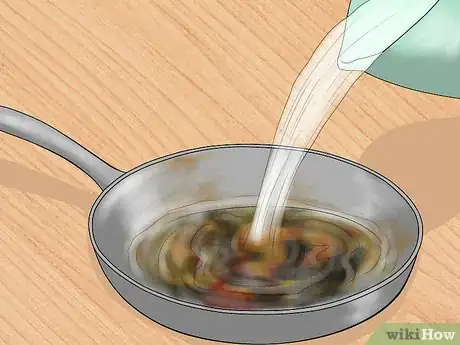 Imagen titulada Clean a Scorched Pan Step 5
