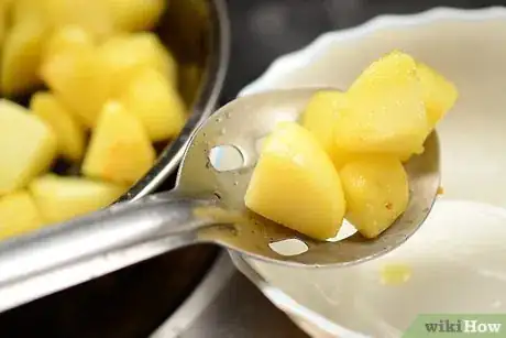Imagen titulada Saute Potatoes Step 12