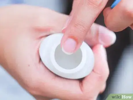 Imagen titulada Prevent Hangnails Step 2