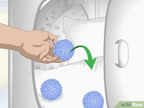 Imagen titulada Dry a Pillow Step 3