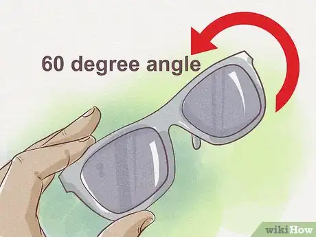 Imagen titulada Tell if Sunglasses Are Polarized Step 3