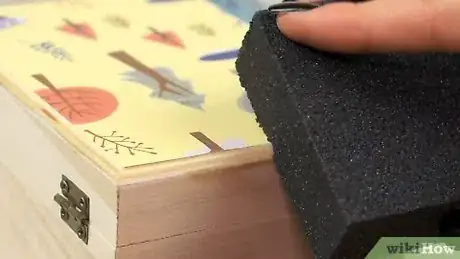 Imagen titulada Adhere Paper to Wood Step 6