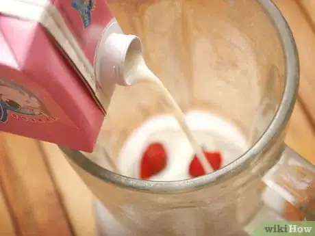 Imagen titulada Make Strawberry Milk Step 9