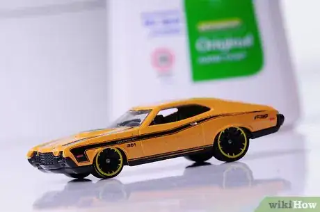 Imagen titulada Remove Paint from Metal and Plastic Models with Dettol Step 3
