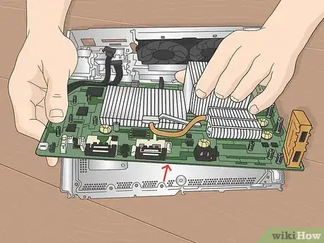 Imagen titulada Temporarily Fix Your Xbox 360 from the Three Red Rings Step 7
