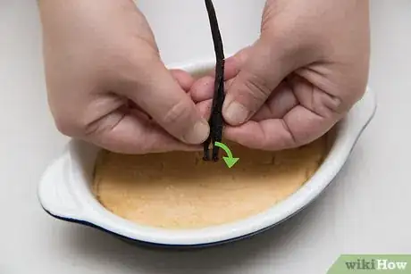 Imagen titulada Use a Vanilla Bean Step 3