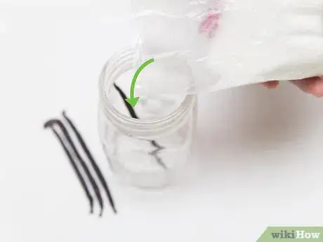 Imagen titulada Use a Vanilla Bean Step 7