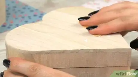 Imagen titulada Adhere Paper to Wood Step 8