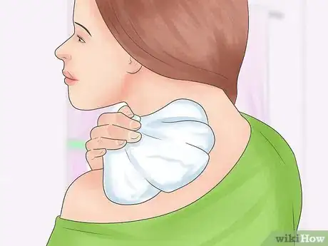 Imagen titulada Get Rid of a Stiff Neck Step 3