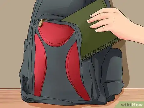 Imagen titulada Pack a Backpack Step 9
