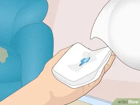 Imagen titulada Get a Stain out of a Microfiber Couch Step 3