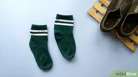 Imagen titulada Clean Smelly Sneakers Step 16
