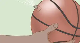 inflar un balón de básquet Spalding Neverflat