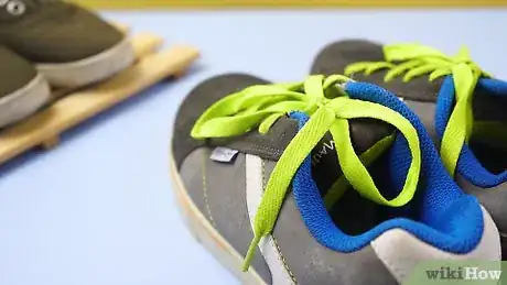 Imagen titulada Freshen Smelly Shoes Step 6