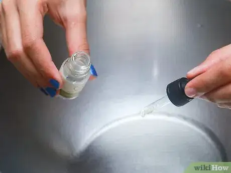 Imagen titulada Apply Castor Oil for Hair Step 3