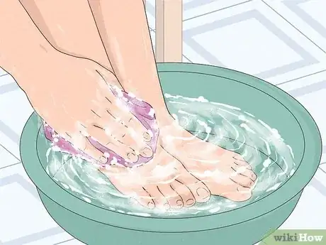 Imagen titulada Clean Your Feet Step 3