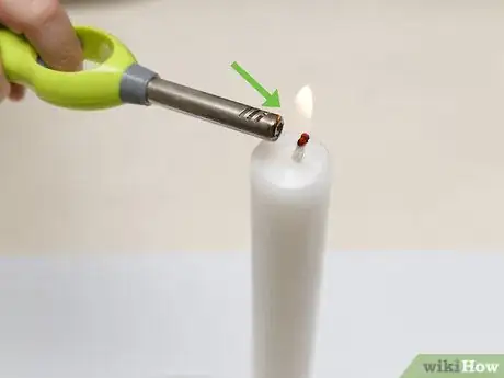 Imagen titulada Light a Candle Without Touching the Wick Step 4