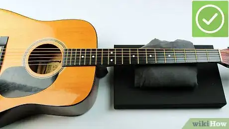 Imagen titulada String an Acoustic Guitar Step 2