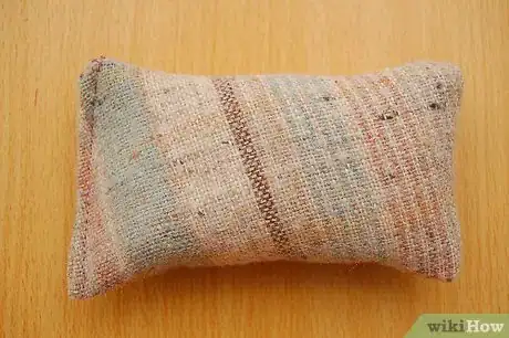 Imagen titulada HandSewSmallPillow Step 6