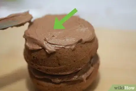 Imagen titulada Frost a Double Layer Cake Step 5